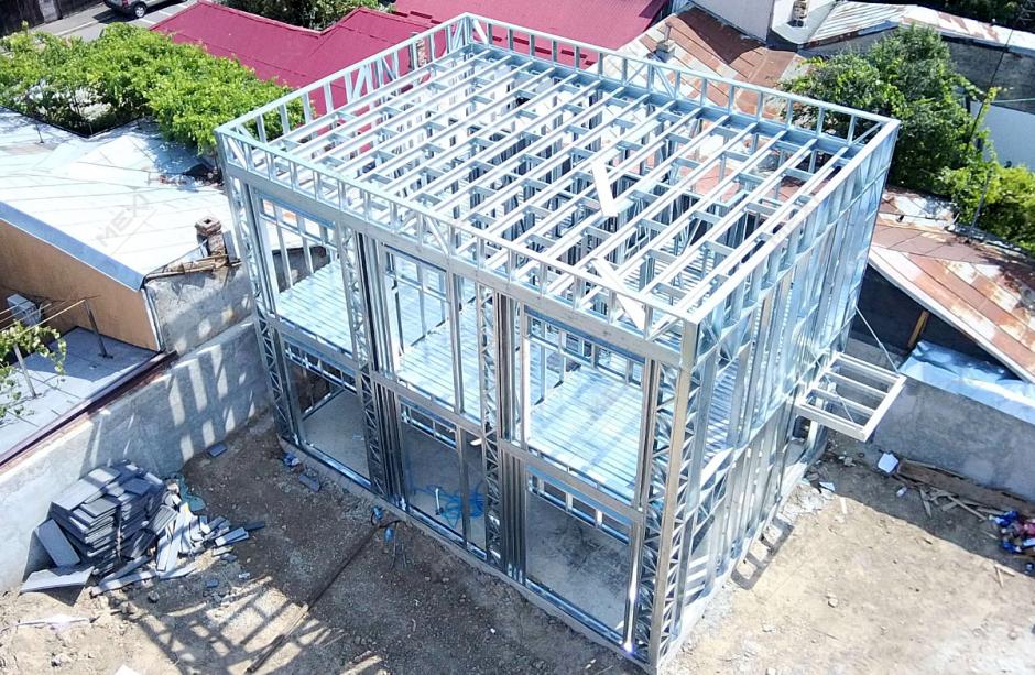 Montaj structură metalică la Casa cu etaj - Bucuresti