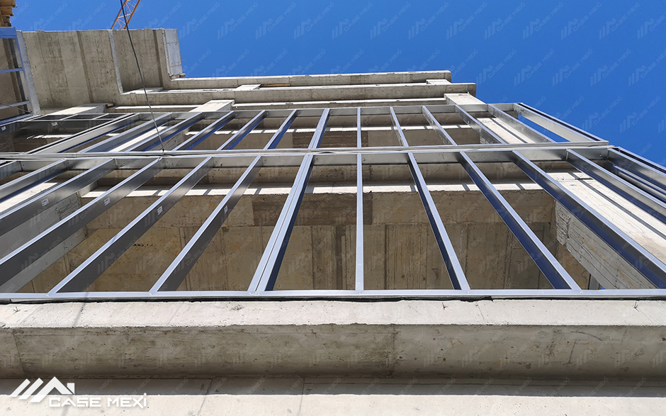 inchideri exterioare cu pereti pe structura usoara