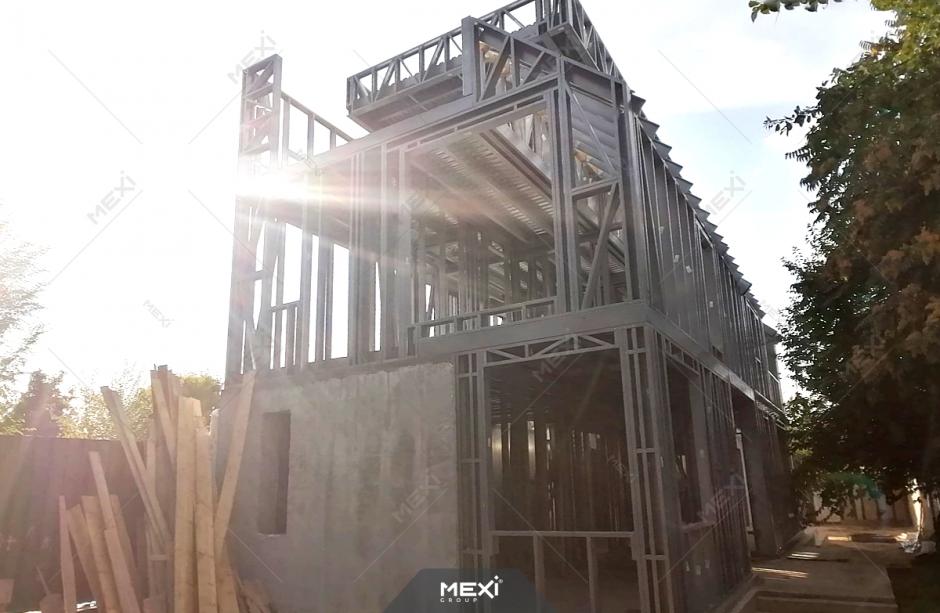 Montaj structură metalică la Casă P+1E+2E retras - București