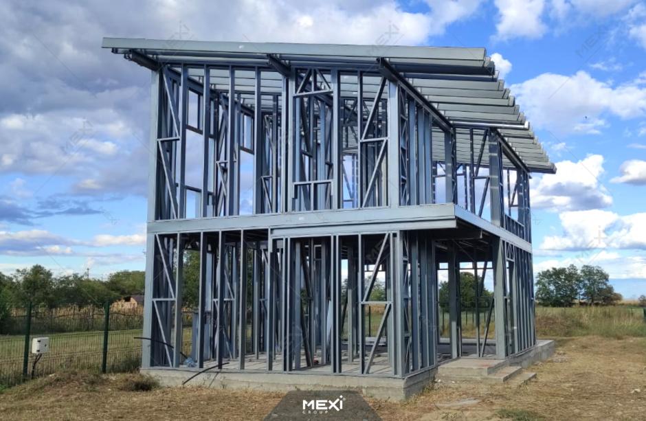 Montaj structură metalică la Casă cu etaj - Prahova