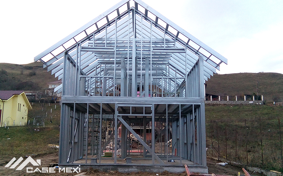 Montaj structură metalică la Casa cu mansarda - Cluj