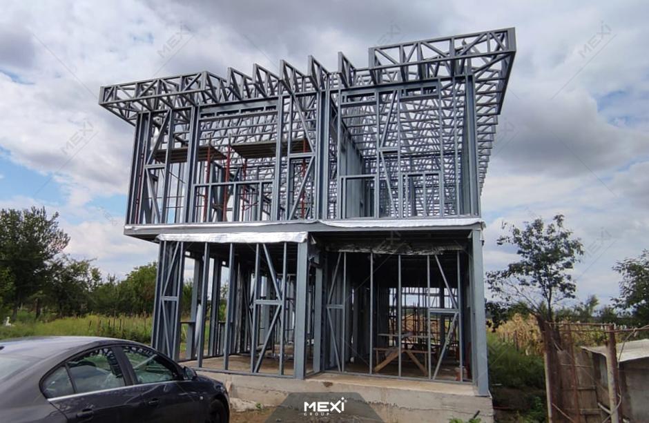 Montaj structură metalică la Casă cu etaj - Prahova