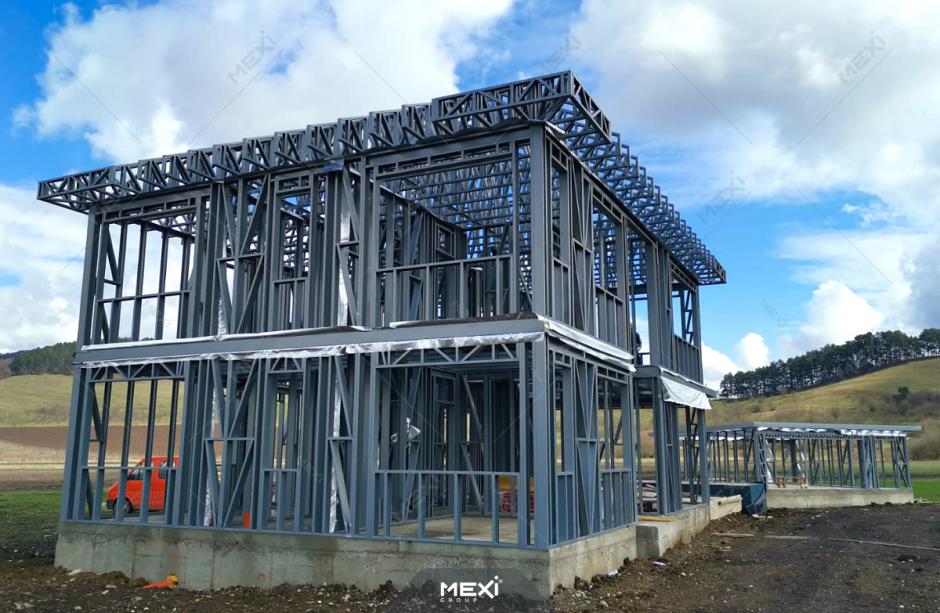 Montaj structură metalică la Casă cu etaj şi anexă - Braşov