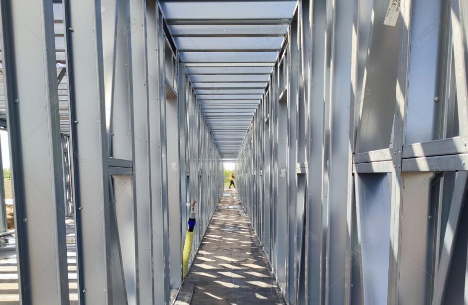 camin de muncitori in Ungaria pe structura metalica