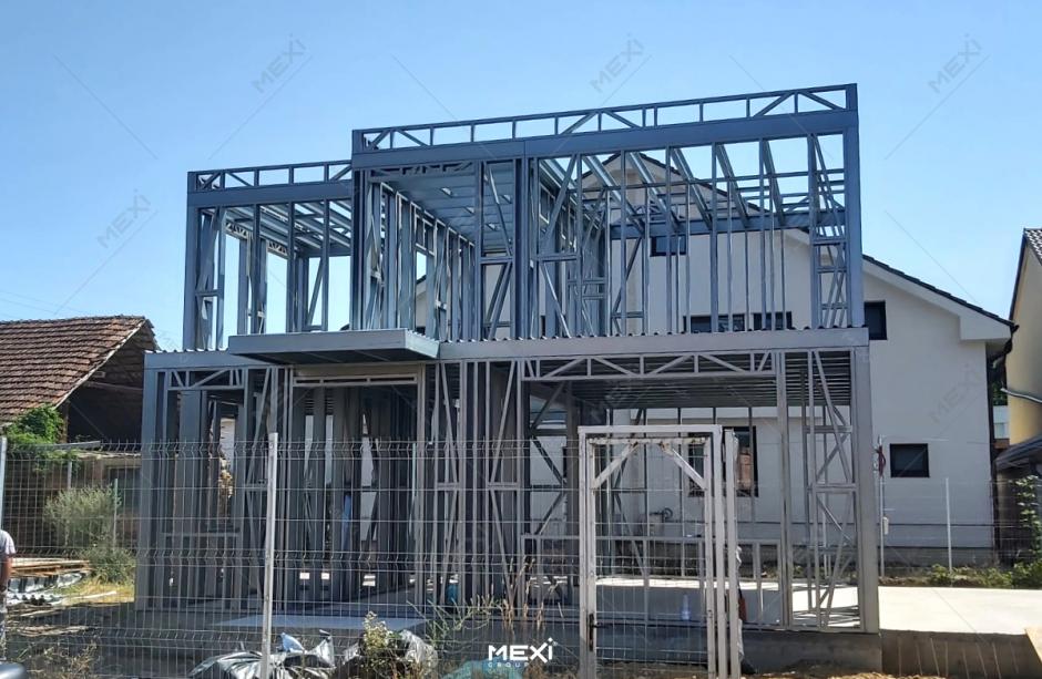 Montaj structură metalică la Casa unifamiliala P+1 - Sibiu
